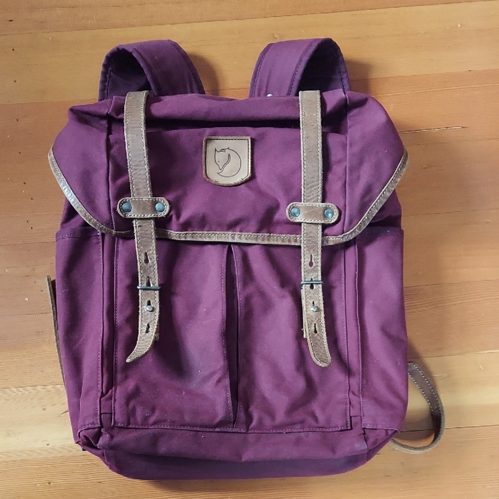 Fjallraven Rucksack 21 Medium Burgandy/Wine Color